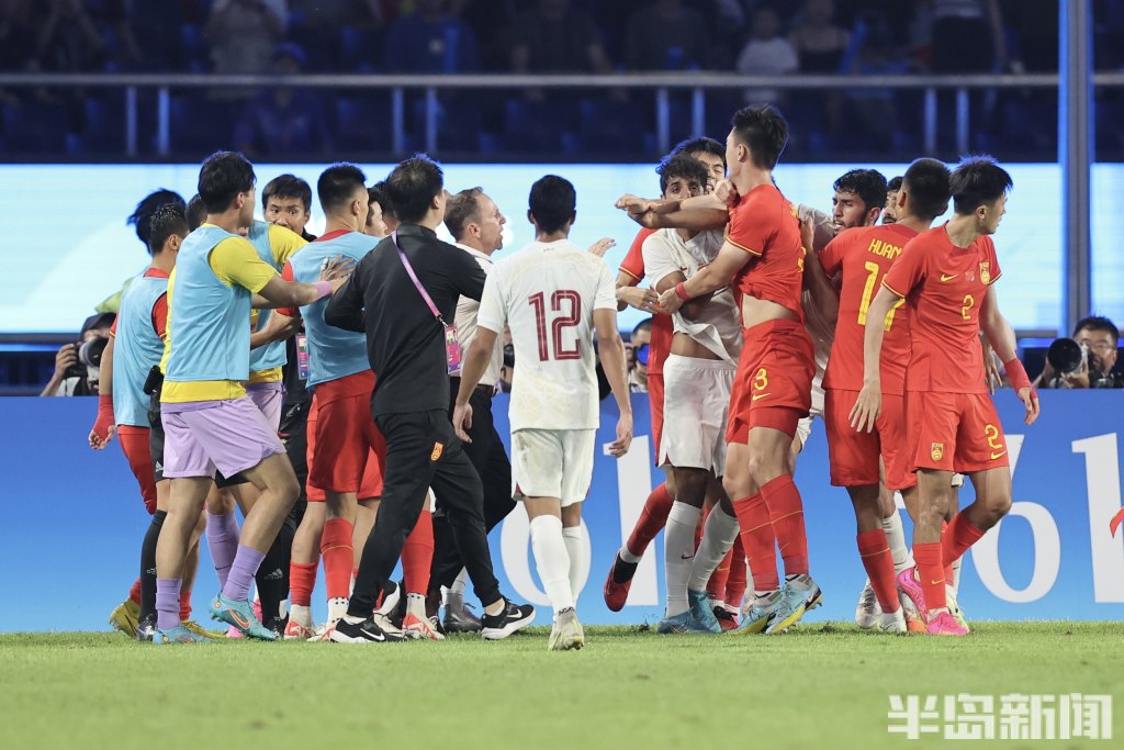 国足绝佳表现，成功进军国际赛八强