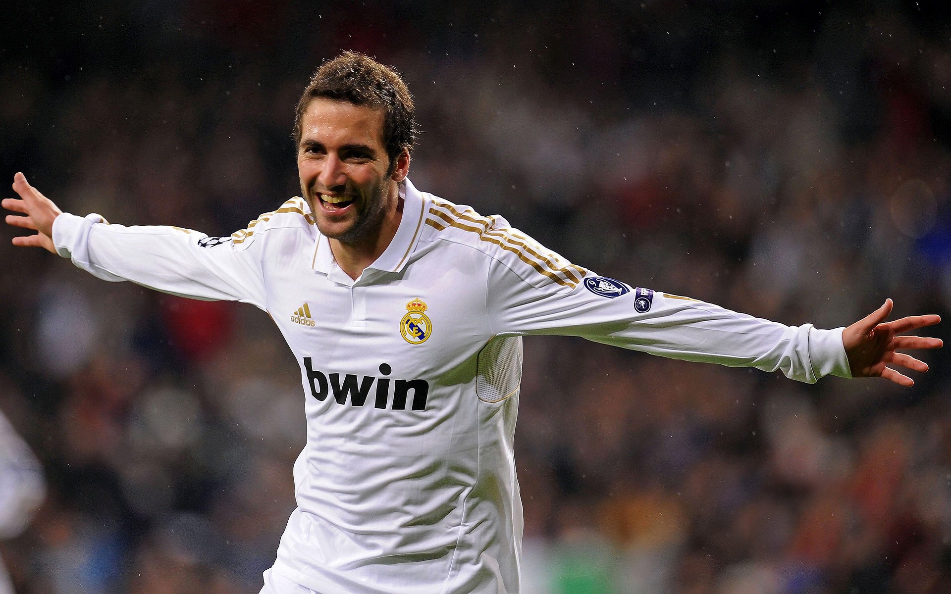 体育娱乐平台-姆巴佩复出首秀出彩，武汉三镇主场爆冷广州队，豪取22连胜